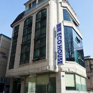 Гостевой дом Myeongdong Ecohouse