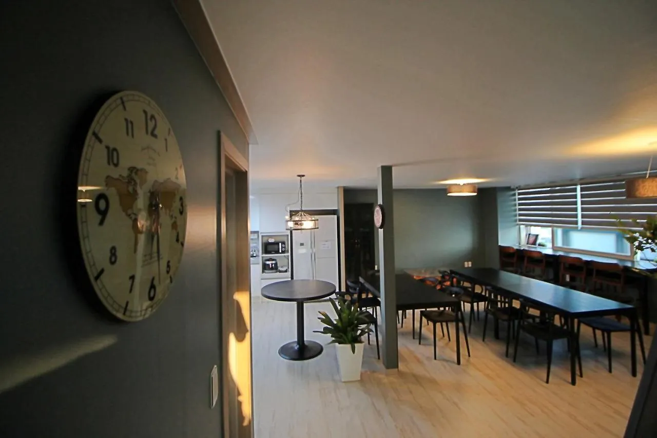 *** Guest house Roadhouse Hongdae Shinchon Hotel Seoul South Korea
